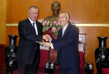 Vorsitzender der Vaterländischen Front Vietnams empfängt den chinesischen Vize-Präsident der PKKCV